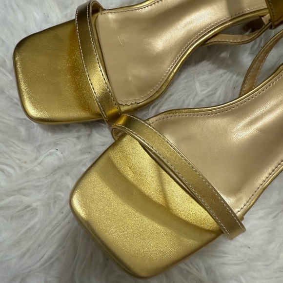 Chic Gold Strappy Heels - Picture 4 of 7